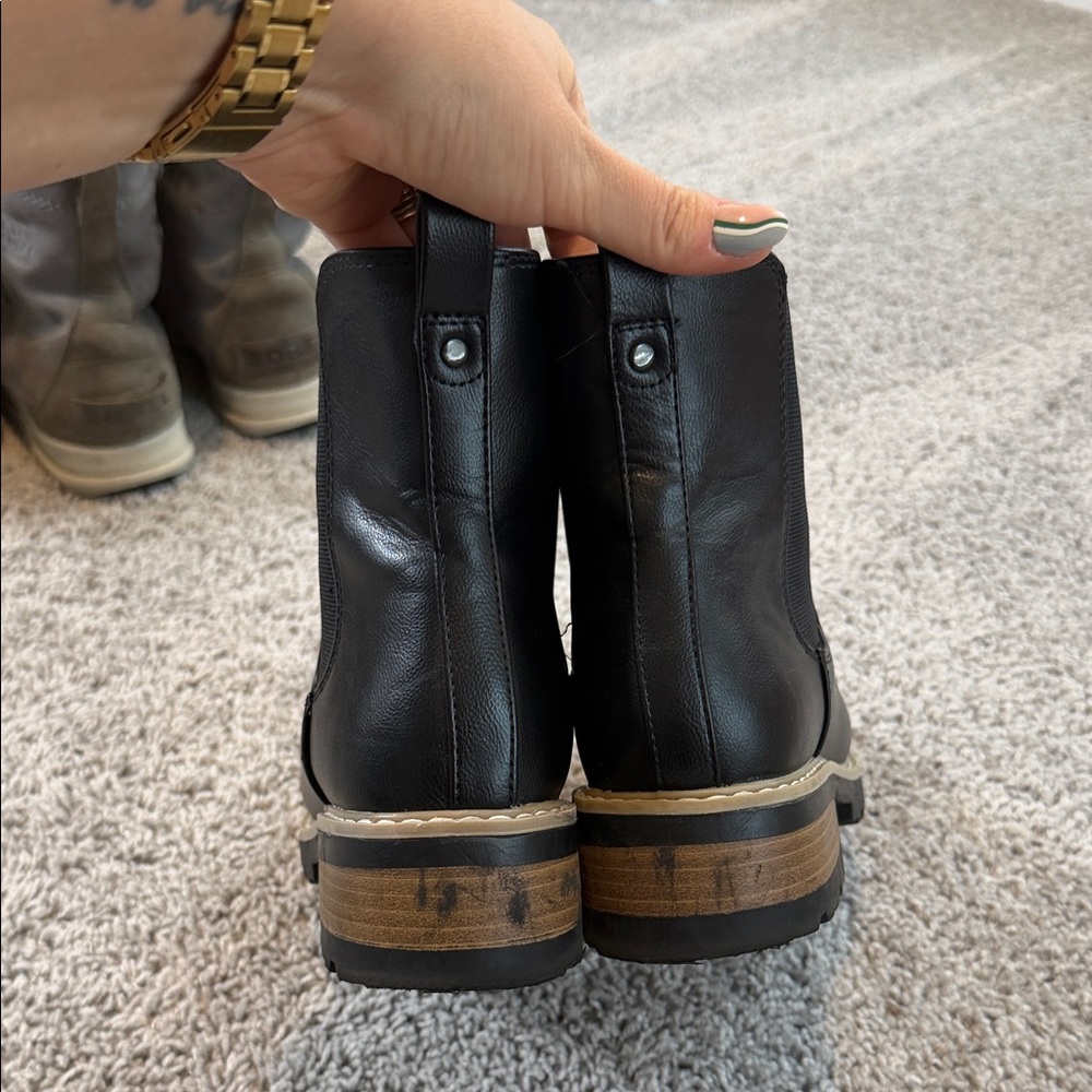 Black Leather Ankle Boots - Chelsea boots - Picture 4 of 4